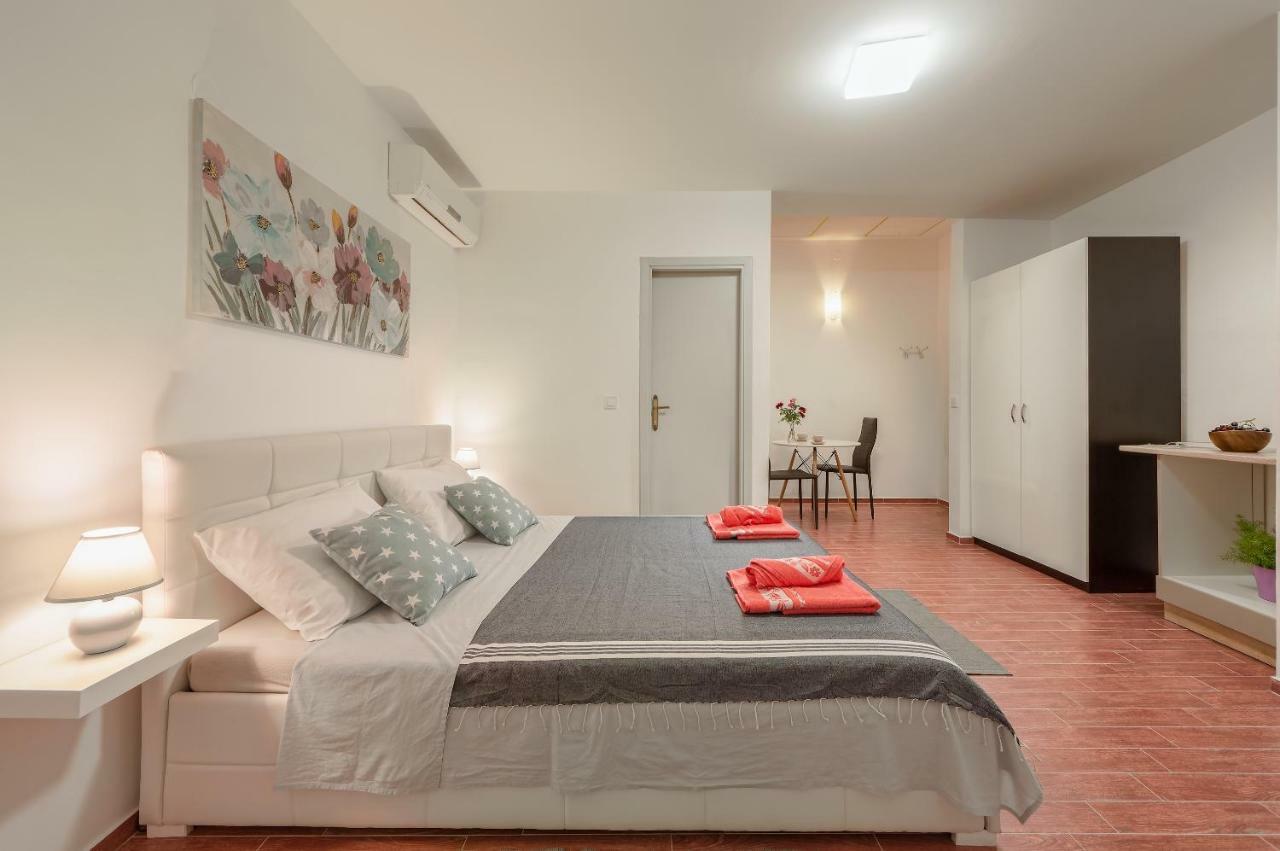 Lavander 3 Private With Bathroom And Balcony בית הארחה PUY